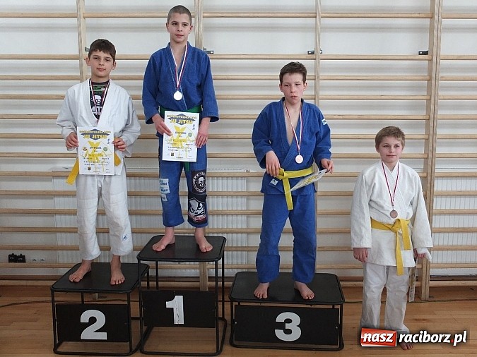 Zdjęcie w galerii na portalu naszraciborz.pl: Dziesięć złotych krążków dla Łamatora wiadomości z regionu