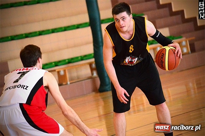 Zdjęcie w galerii na portalu naszraciborz.pl: Kaman i Dywyta powalczą o tytuł mistrza wiadomości z regionu