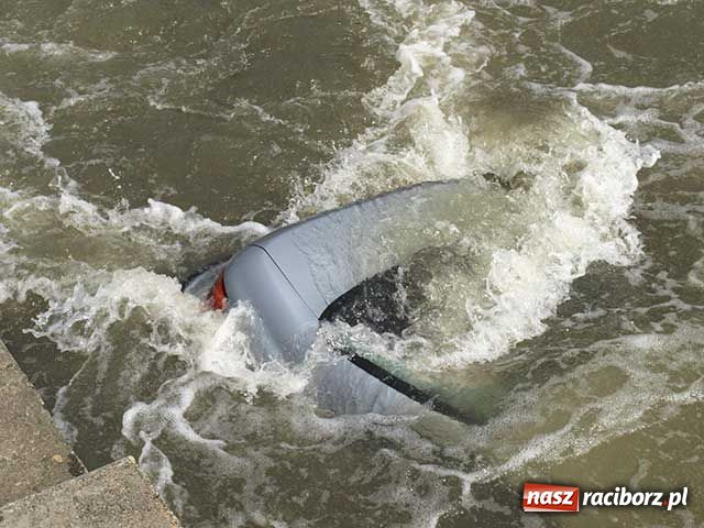 Zdjęcie w galerii na portalu naszraciborz.pl: Tragedia przy tamie wiadomości z regionu