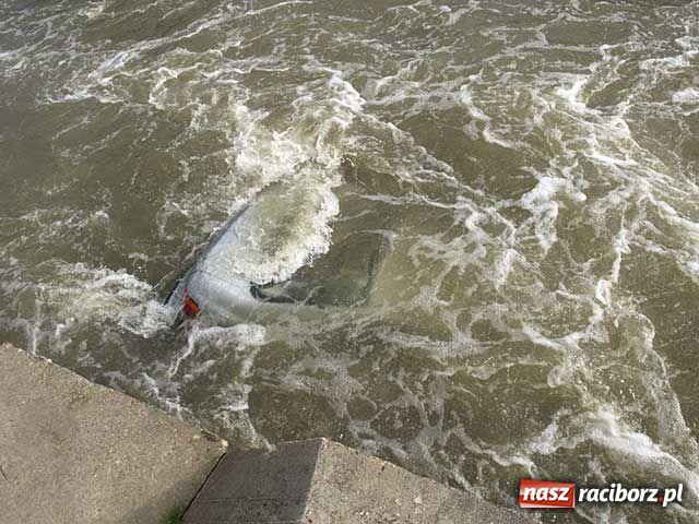 Zdjęcie w galerii na portalu naszraciborz.pl: Tragedia przy tamie wiadomości z regionu