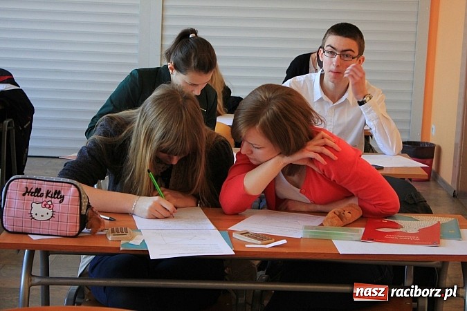 Zdjęcie w galerii na portalu naszraciborz.pl: Matematyczna rywalizacja na pograniczu województw wiadomości z regionu