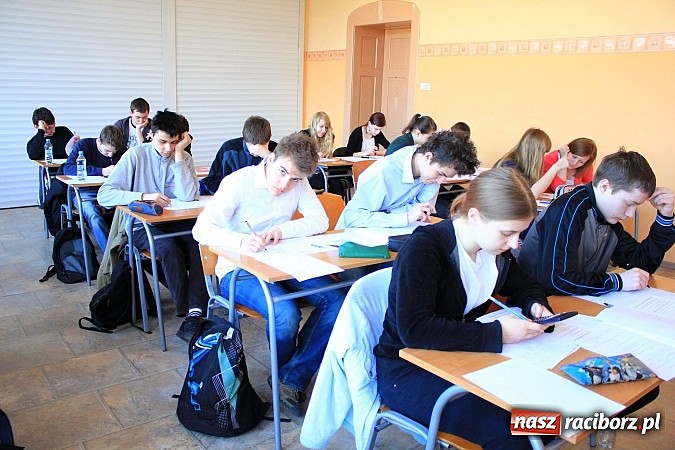 Zdjęcie w galerii na portalu naszraciborz.pl: Matematyczna rywalizacja na pograniczu województw wiadomości z regionu