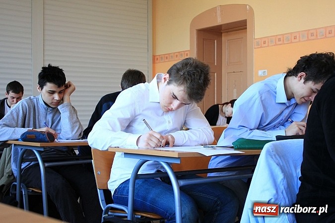 Zdjęcie w galerii na portalu naszraciborz.pl: Matematyczna rywalizacja na pograniczu województw wiadomości z regionu