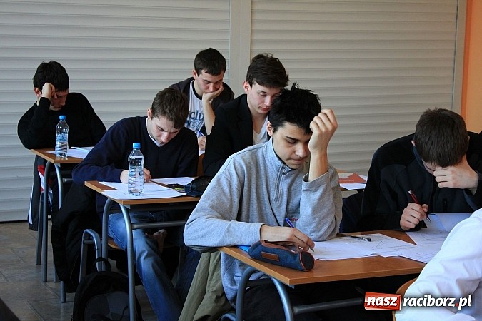 Zdjęcie w galerii na portalu naszraciborz.pl: Matematyczna rywalizacja na pograniczu województw wiadomości z regionu
