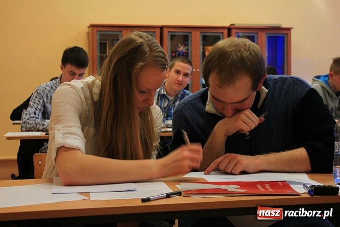 Zdjęcie w galerii na portalu naszraciborz.pl: Matematyczna rywalizacja na pograniczu województw wiadomości z regionu