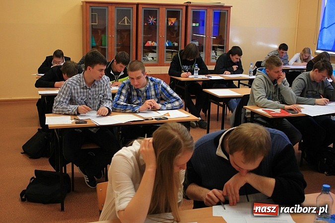Zdjęcie w galerii na portalu naszraciborz.pl: Matematyczna rywalizacja na pograniczu województw wiadomości z regionu