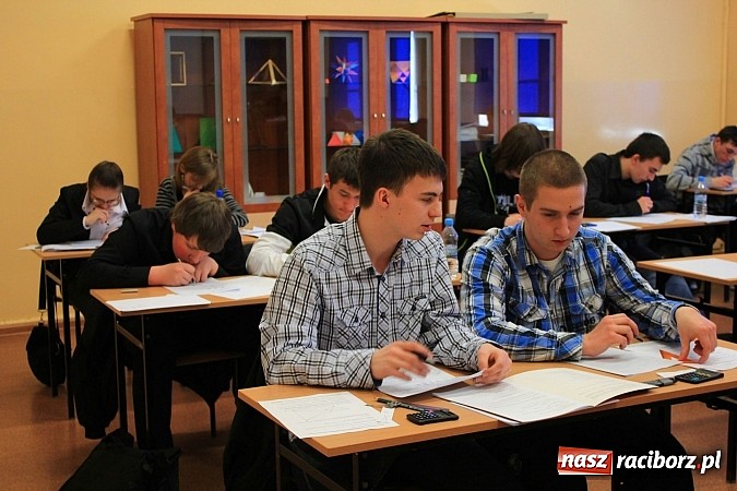 Zdjęcie w galerii na portalu naszraciborz.pl: Matematyczna rywalizacja na pograniczu województw wiadomości z regionu
