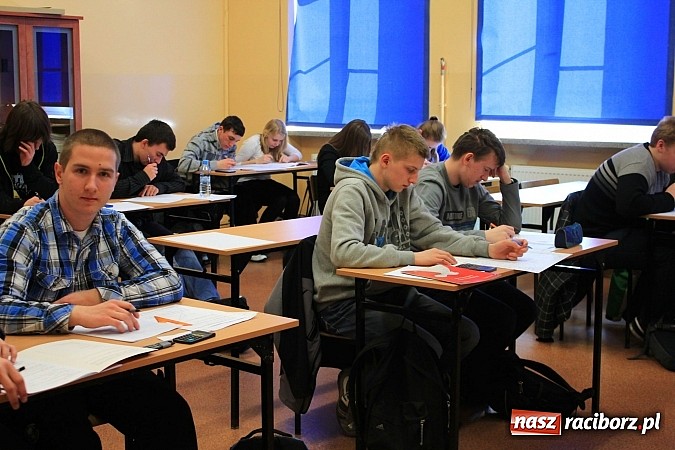 Zdjęcie w galerii na portalu naszraciborz.pl: Matematyczna rywalizacja na pograniczu województw wiadomości z regionu