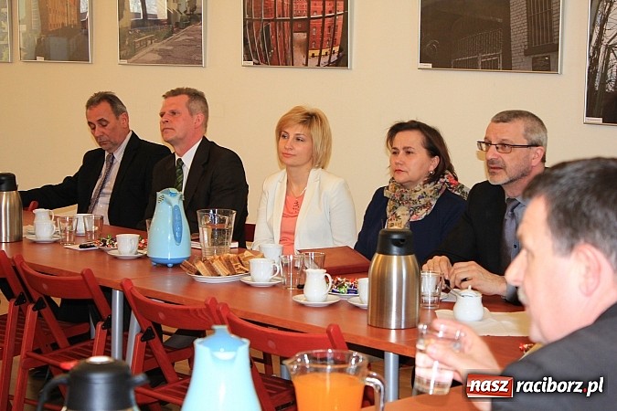 Zdjęcie w galerii na portalu naszraciborz.pl: Pracuj gdzie chcesz, mieszkaj na ziemi raciborskiej wiadomości z regionu