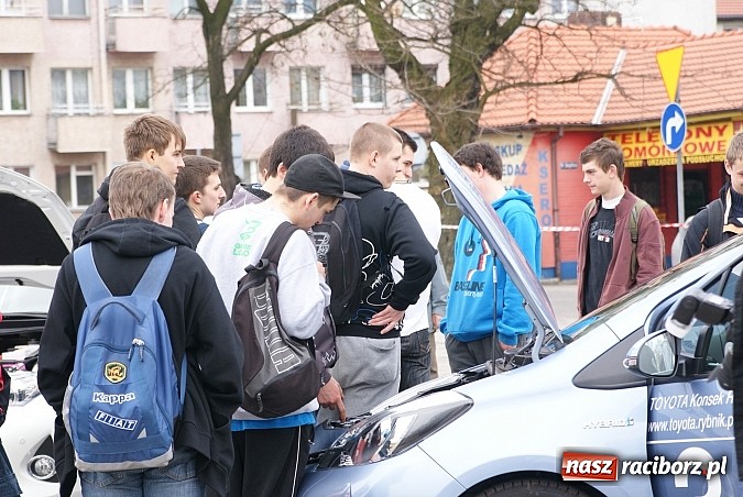 Zdjęcie w galerii na portalu naszraciborz.pl: Na placu Długosza pokazują kotły wiadomości z regionu