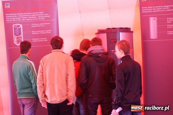 Zdjęcie w galerii na portalu naszraciborz.pl: Na placu Długosza pokazują kotły wiadomości z regionu