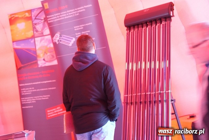 Zdjęcie w galerii na portalu naszraciborz.pl: Na placu Długosza pokazują kotły wiadomości z regionu