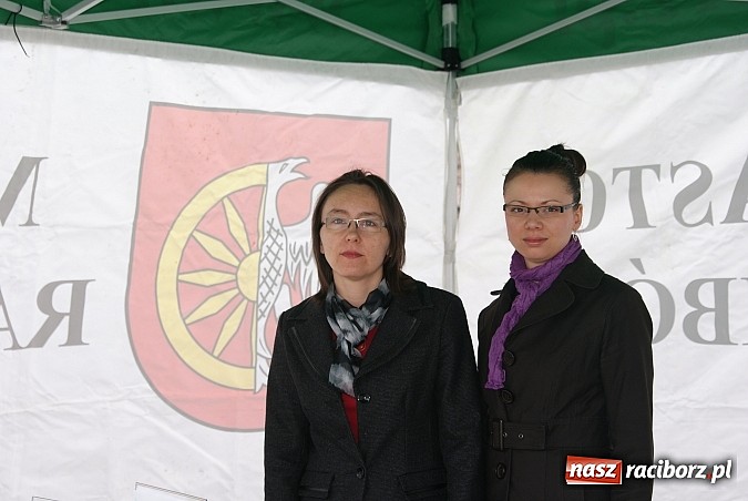 Zdjęcie w galerii na portalu naszraciborz.pl: Na placu Długosza pokazują kotły wiadomości z regionu