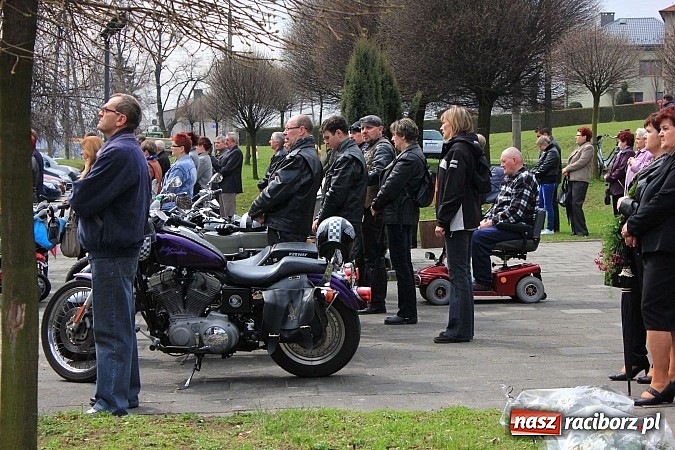 Zdjęcie w galerii na portalu naszraciborz.pl: Tłumy wiernych pożegnały dziś śp. księdza dziekana Eugeniusza Dębickiego wiadomości z regionu