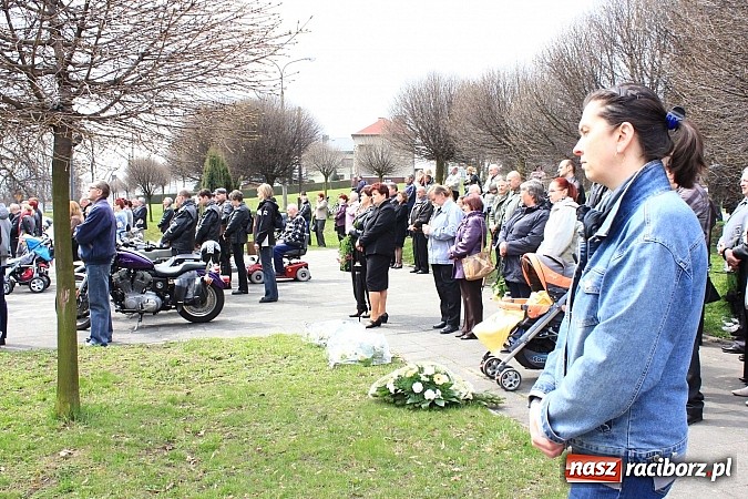 Zdjęcie w galerii na portalu naszraciborz.pl: Tłumy wiernych pożegnały dziś śp. księdza dziekana Eugeniusza Dębickiego wiadomości z regionu
