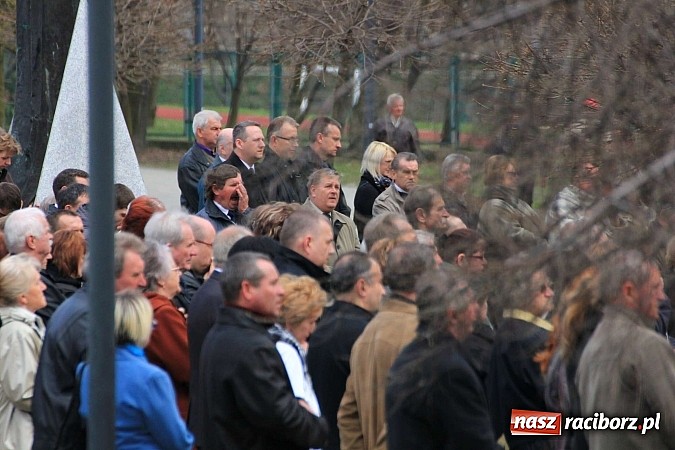 Zdjęcie w galerii na portalu naszraciborz.pl: Tłumy wiernych pożegnały dziś śp. księdza dziekana Eugeniusza Dębickiego wiadomości z regionu