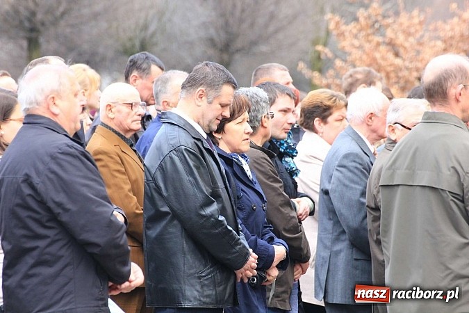 Zdjęcie w galerii na portalu naszraciborz.pl: Tłumy wiernych pożegnały dziś śp. księdza dziekana Eugeniusza Dębickiego wiadomości z regionu