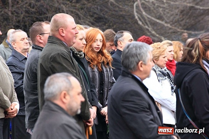 Zdjęcie w galerii na portalu naszraciborz.pl: Tłumy wiernych pożegnały dziś śp. księdza dziekana Eugeniusza Dębickiego wiadomości z regionu