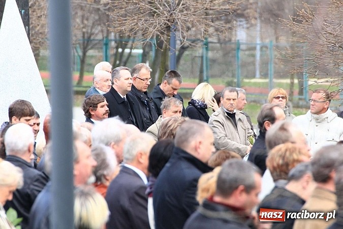 Zdjęcie w galerii na portalu naszraciborz.pl: Tłumy wiernych pożegnały dziś śp. księdza dziekana Eugeniusza Dębickiego wiadomości z regionu