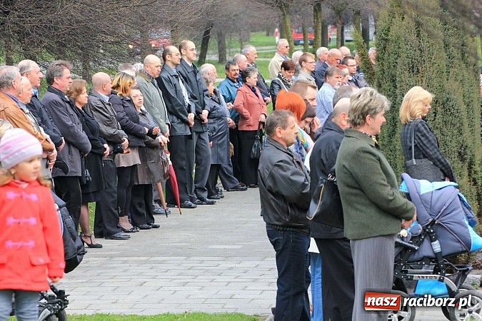 Zdjęcie w galerii na portalu naszraciborz.pl: Tłumy wiernych pożegnały dziś śp. księdza dziekana Eugeniusza Dębickiego wiadomości z regionu