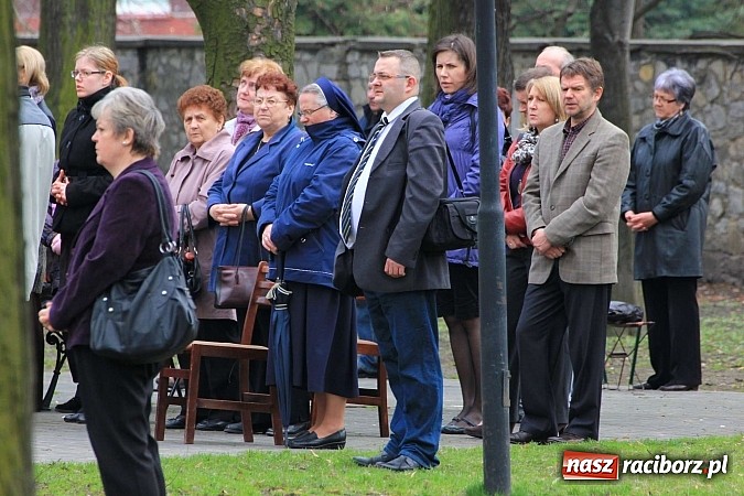 Zdjęcie w galerii na portalu naszraciborz.pl: Tłumy wiernych pożegnały dziś śp. księdza dziekana Eugeniusza Dębickiego wiadomości z regionu