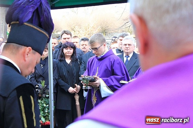 Zdjęcie w galerii na portalu naszraciborz.pl: Tłumy wiernych pożegnały dziś śp. księdza dziekana Eugeniusza Dębickiego wiadomości z regionu