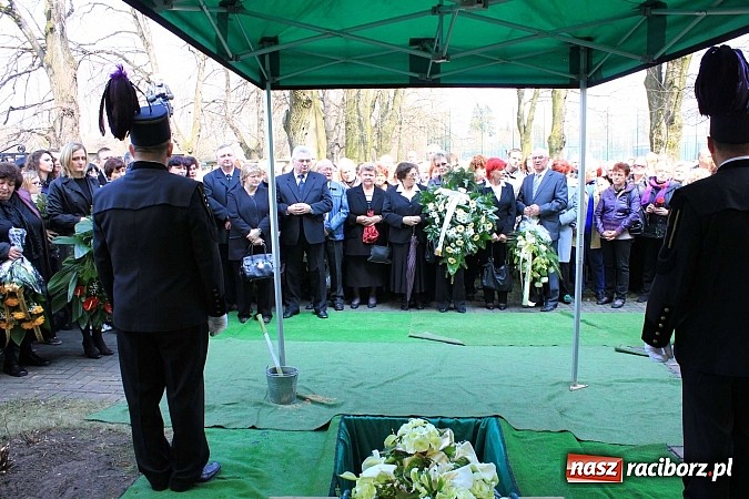 Zdjęcie w galerii na portalu naszraciborz.pl: Tłumy wiernych pożegnały dziś śp. księdza dziekana Eugeniusza Dębickiego wiadomości z regionu