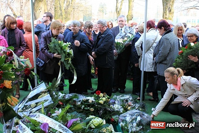 Zdjęcie w galerii na portalu naszraciborz.pl: Tłumy wiernych pożegnały dziś śp. księdza dziekana Eugeniusza Dębickiego wiadomości z regionu