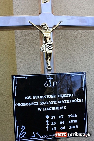 Zdjęcie w galerii na portalu naszraciborz.pl: Tłumy wiernych pożegnały dziś śp. księdza dziekana Eugeniusza Dębickiego wiadomości z regionu
