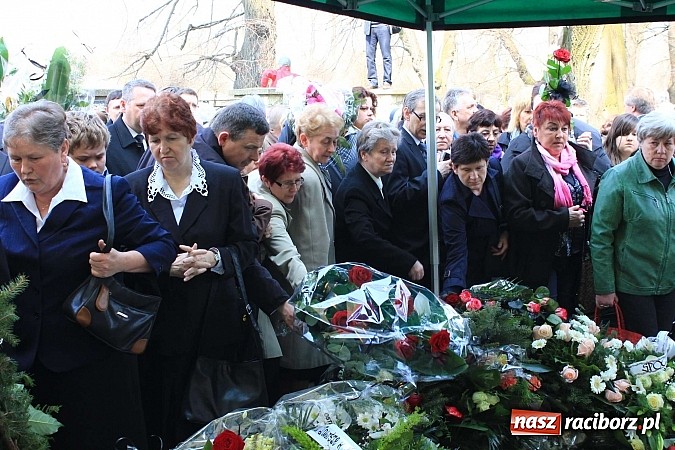 Zdjęcie w galerii na portalu naszraciborz.pl: Tłumy wiernych pożegnały dziś śp. księdza dziekana Eugeniusza Dębickiego wiadomości z regionu