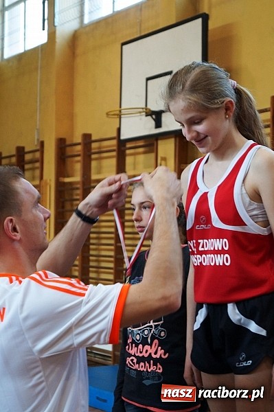 Zdjęcie w galerii na portalu naszraciborz.pl: ZSOMS: Skakali wzwyż przy muzyce wiadomości z regionu