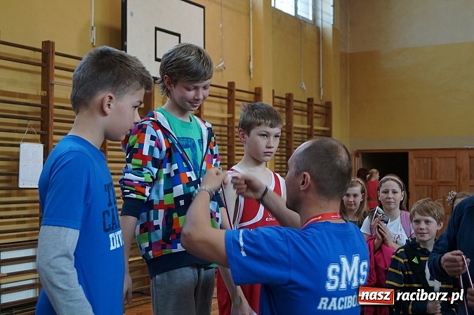 Zdjęcie w galerii na portalu naszraciborz.pl: ZSOMS: Skakali wzwyż przy muzyce wiadomości z regionu