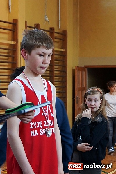 Zdjęcie w galerii na portalu naszraciborz.pl: ZSOMS: Skakali wzwyż przy muzyce wiadomości z regionu