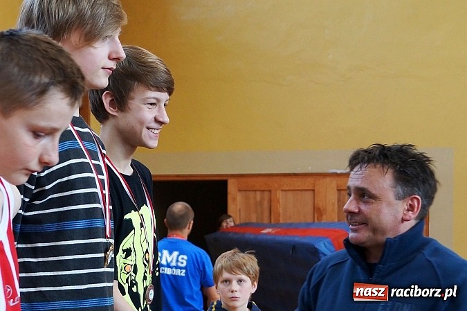 Zdjęcie w galerii na portalu naszraciborz.pl: ZSOMS: Skakali wzwyż przy muzyce wiadomości z regionu