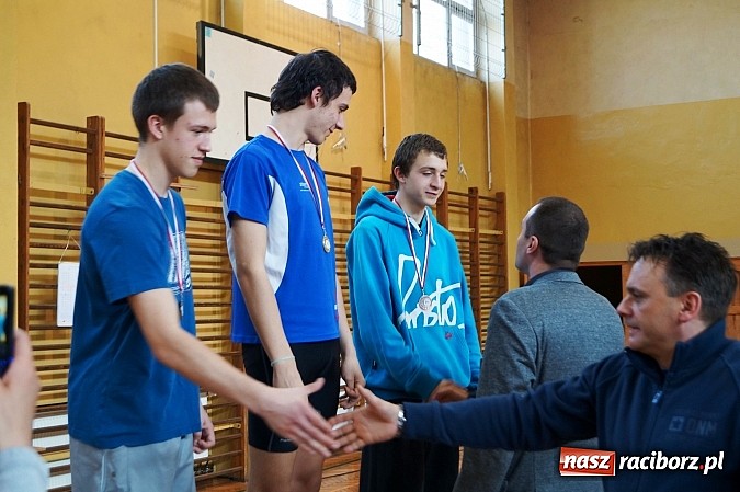 Zdjęcie w galerii na portalu naszraciborz.pl: ZSOMS: Skakali wzwyż przy muzyce wiadomości z regionu