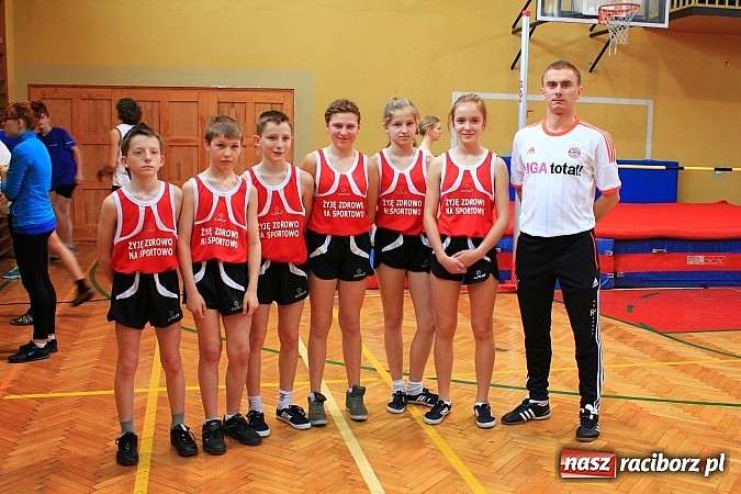 Zdjęcie w galerii na portalu naszraciborz.pl: ZSOMS: Skakali wzwyż przy muzyce wiadomości z regionu