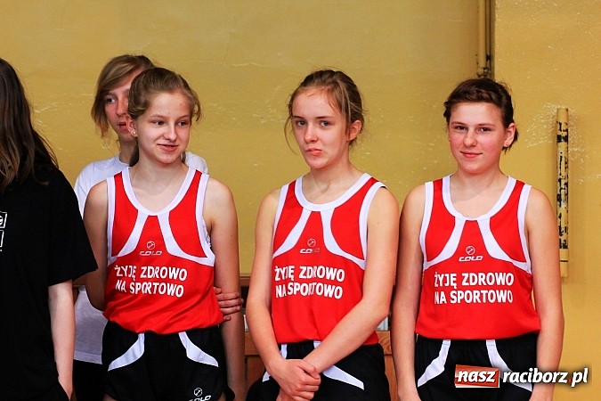 Zdjęcie w galerii na portalu naszraciborz.pl: ZSOMS: Skakali wzwyż przy muzyce wiadomości z regionu