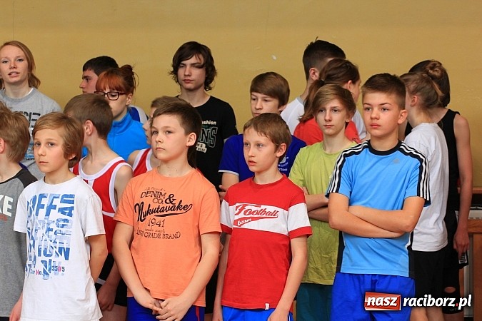 Zdjęcie w galerii na portalu naszraciborz.pl: ZSOMS: Skakali wzwyż przy muzyce wiadomości z regionu