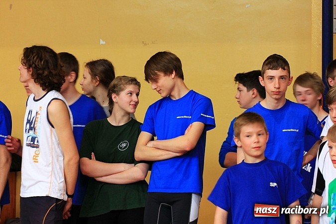 Zdjęcie w galerii na portalu naszraciborz.pl: ZSOMS: Skakali wzwyż przy muzyce wiadomości z regionu