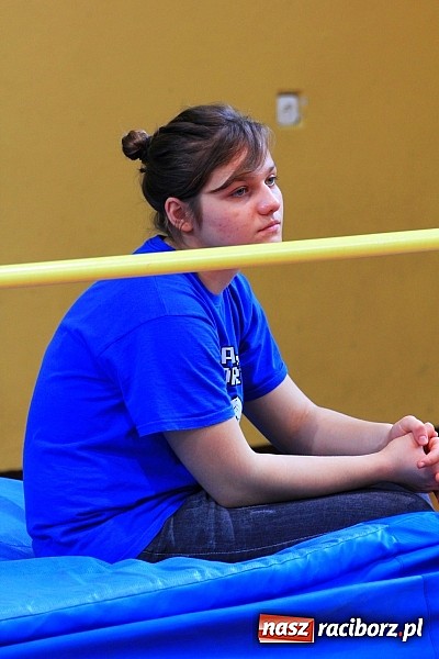 Zdjęcie w galerii na portalu naszraciborz.pl: ZSOMS: Skakali wzwyż przy muzyce wiadomości z regionu