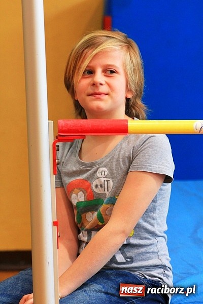 Zdjęcie w galerii na portalu naszraciborz.pl: ZSOMS: Skakali wzwyż przy muzyce wiadomości z regionu