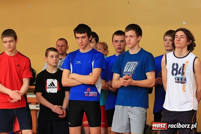 Zdjęcie w galerii na portalu naszraciborz.pl: ZSOMS: Skakali wzwyż przy muzyce wiadomości z regionu