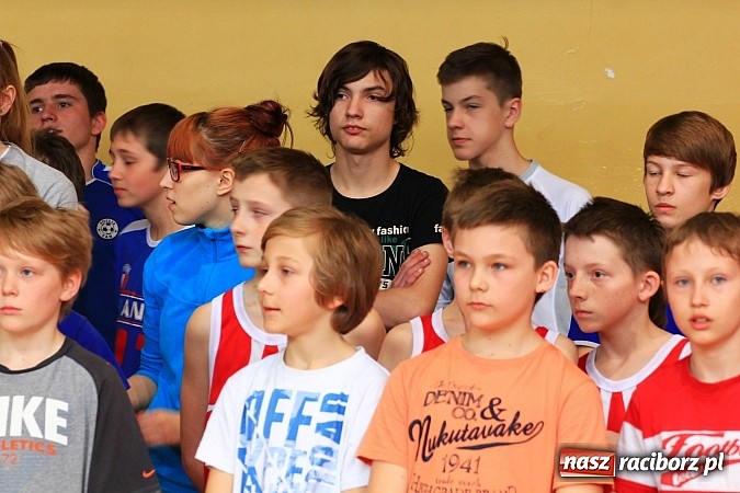 Zdjęcie w galerii na portalu naszraciborz.pl: ZSOMS: Skakali wzwyż przy muzyce wiadomości z regionu