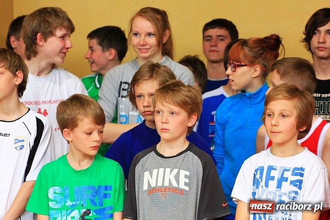 Zdjęcie w galerii na portalu naszraciborz.pl: ZSOMS: Skakali wzwyż przy muzyce wiadomości z regionu