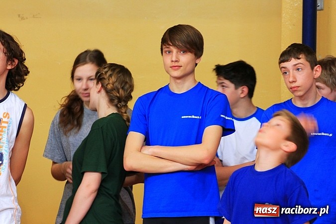 Zdjęcie w galerii na portalu naszraciborz.pl: ZSOMS: Skakali wzwyż przy muzyce wiadomości z regionu