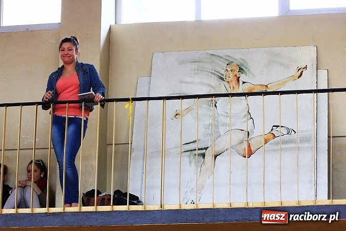 Zdjęcie w galerii na portalu naszraciborz.pl: ZSOMS: Skakali wzwyż przy muzyce wiadomości z regionu