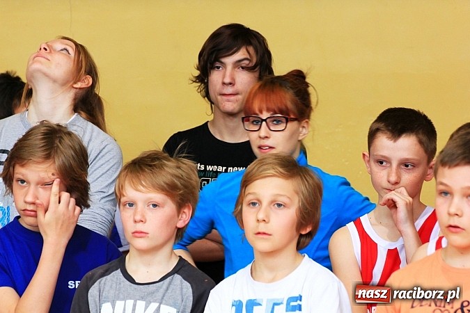 Zdjęcie w galerii na portalu naszraciborz.pl: ZSOMS: Skakali wzwyż przy muzyce wiadomości z regionu