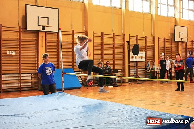 Zdjęcie w galerii na portalu naszraciborz.pl: ZSOMS: Skakali wzwyż przy muzyce wiadomości z regionu