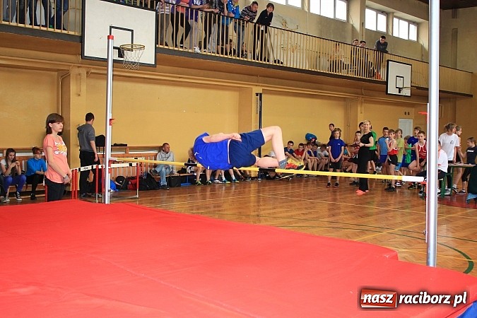 Zdjęcie w galerii na portalu naszraciborz.pl: ZSOMS: Skakali wzwyż przy muzyce wiadomości z regionu