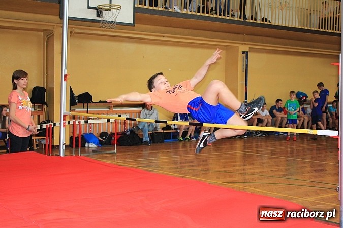 Zdjęcie w galerii na portalu naszraciborz.pl: ZSOMS: Skakali wzwyż przy muzyce wiadomości z regionu